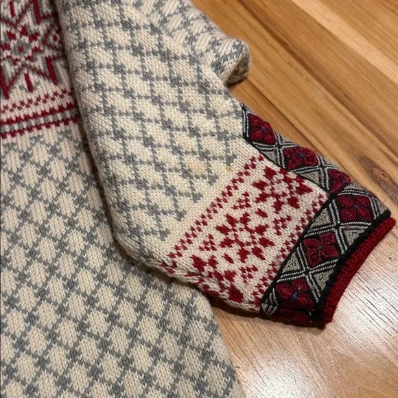 Dale of Norway Red and White Faire Isle Patterned Sweater, Size M - Picture 14 of 15